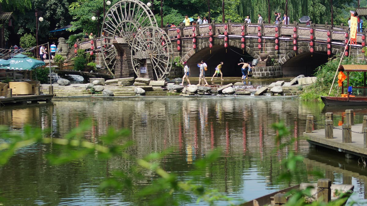 Leshan Giant Buddha and Huanglongxi Private Day Tour 4