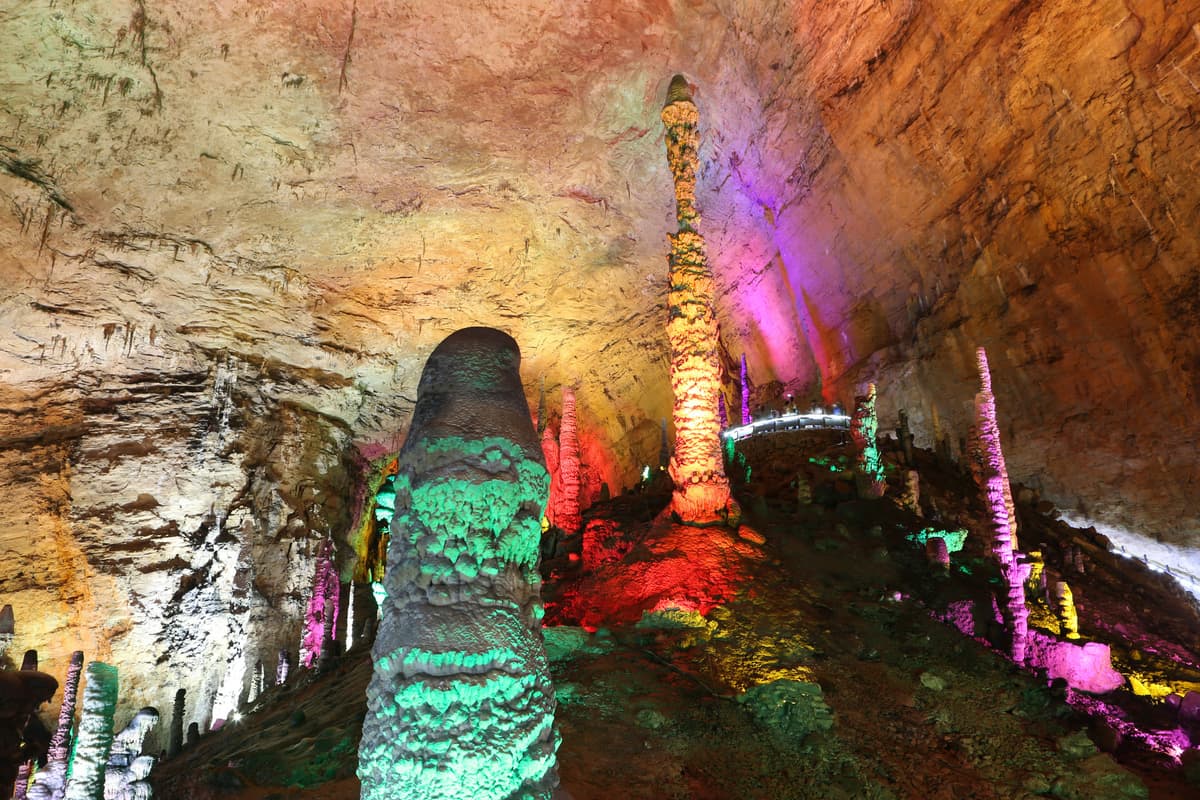 Zhangjiajie Yellow Dragon Cave Baofeng Lake Private Day Tour 3