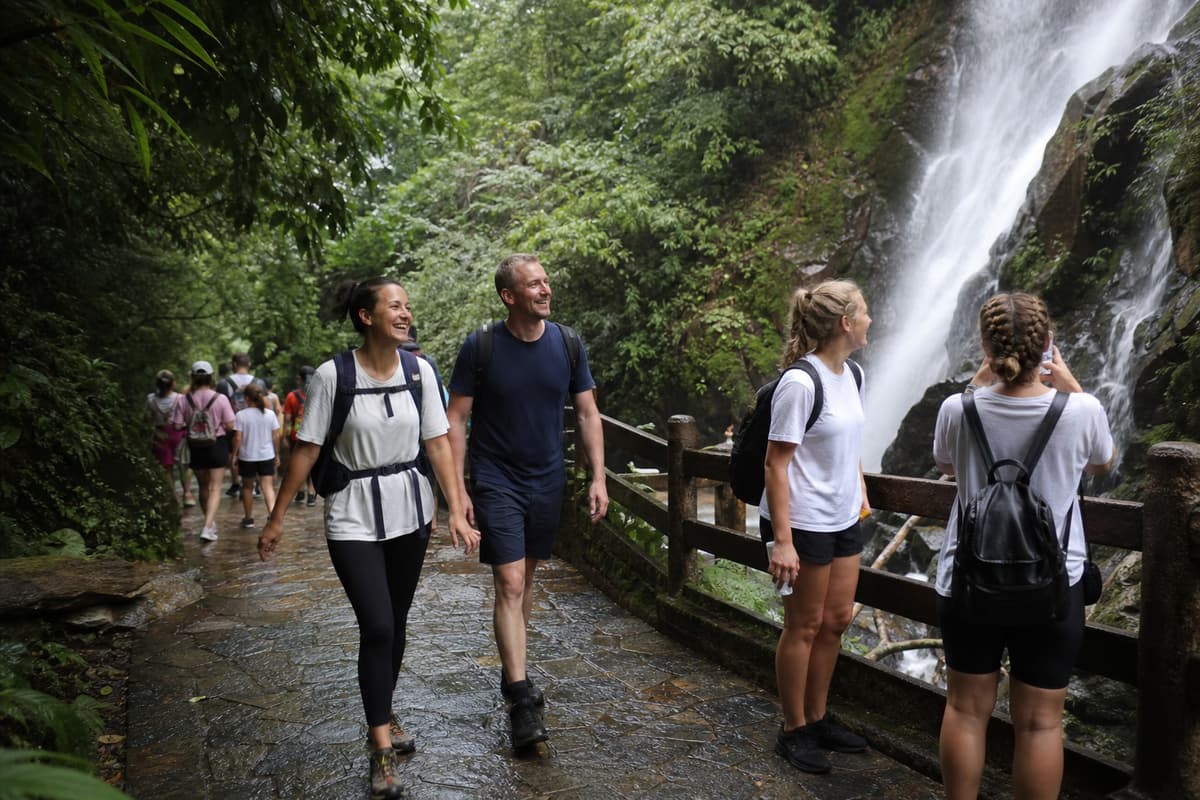 Guangzhou 3-Day Private Tour with Gulong Gorge