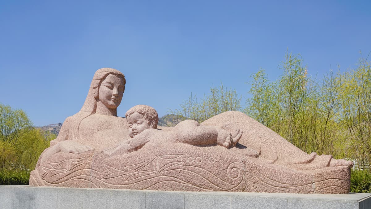 sculpture Yellow River Mother