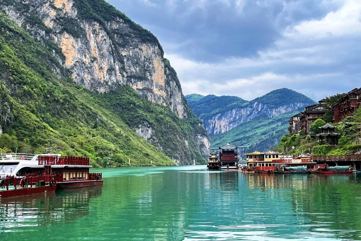 Chongqing Wulong Karst Private Car Day Tour with Driver 3