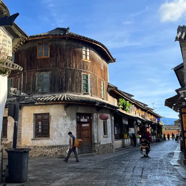 Dali Old Town and Erhai Lake Private Day Tour with Driver 4