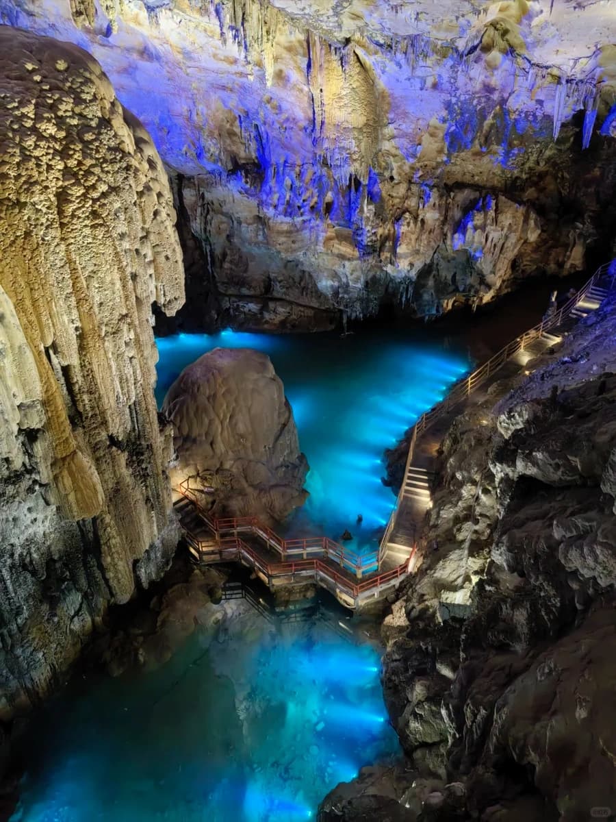 Guizhou Zhijin Cave Private Car Day Tour with Driver 4