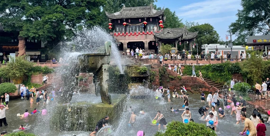 Chengdu Panda, Leshan and Jiuzhaigou Private 4-Day Car Tour 4
