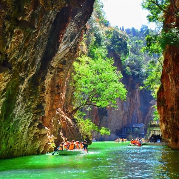Kunming City, Stone Forest and Jiuxiang Private 2-Day Car Tour